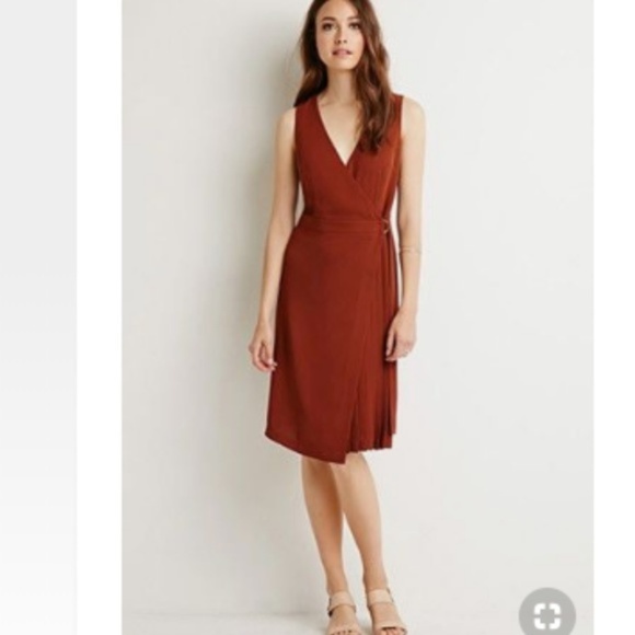 FOREVER 21 Wrap Dress with Pleat Detail - Picture 6 of 6